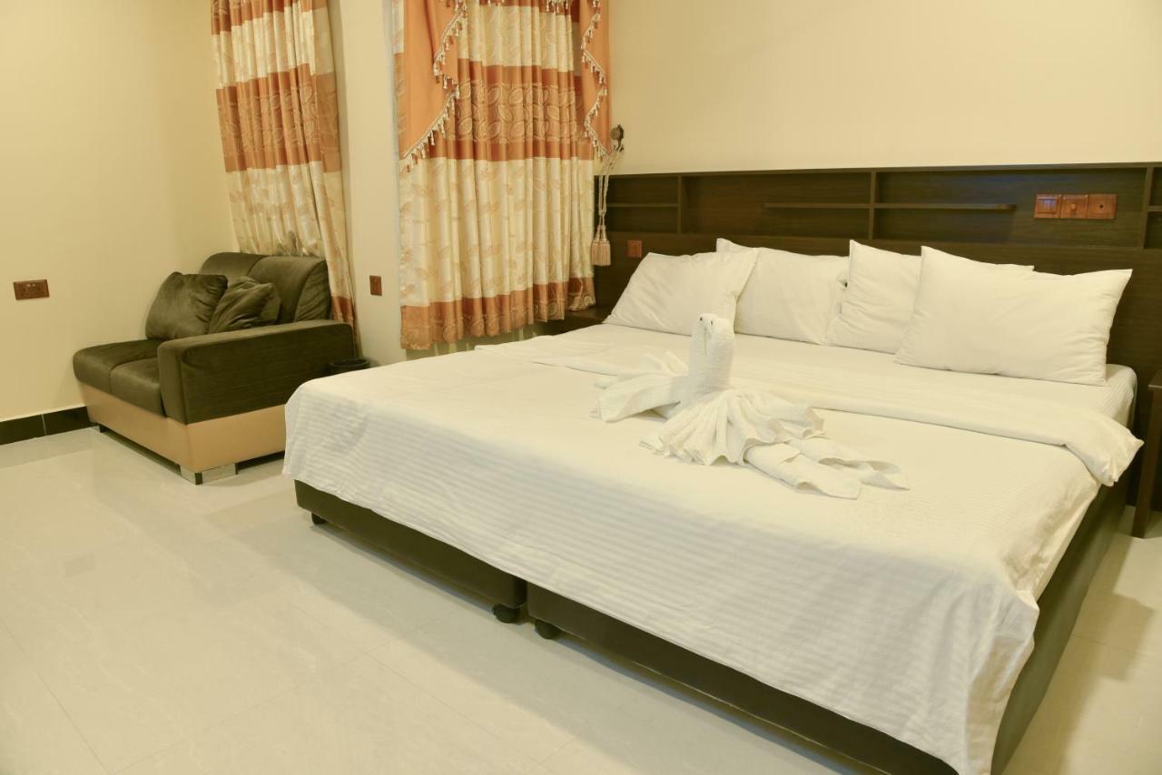 Nalaveshi Inn Huraa Eksteriør bilde